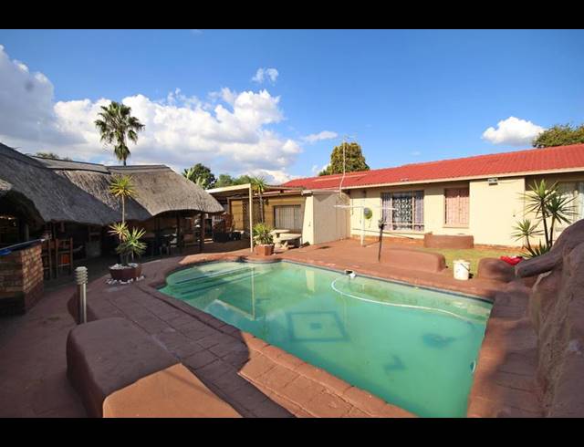 4 BEDROOM HOUSE FOR SALE IN HEUWELOORD